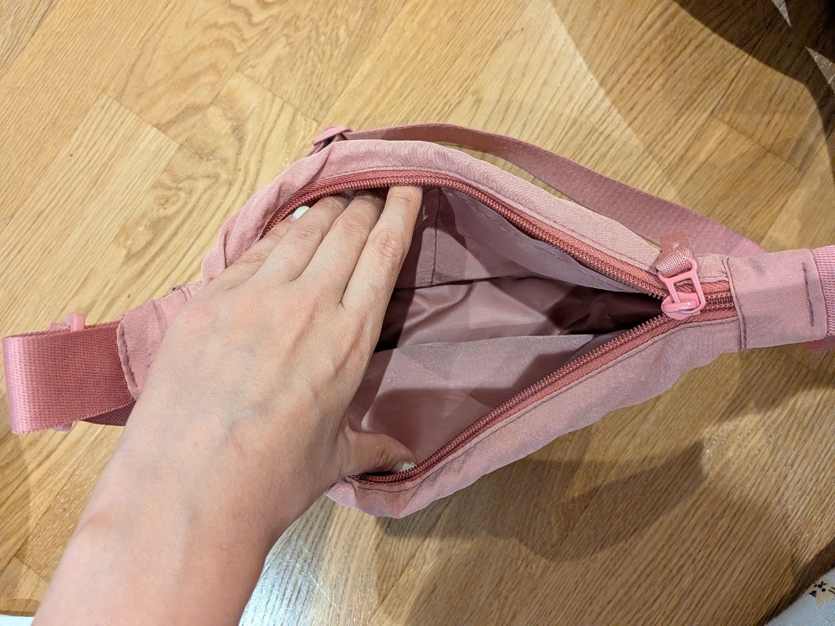 Altro in  Abbigliamento & Accessori: Pink Shoulder Bag Adjustable Strap good condition – Usato da Herzogenbuchsee venduto da sdu_sbb 2