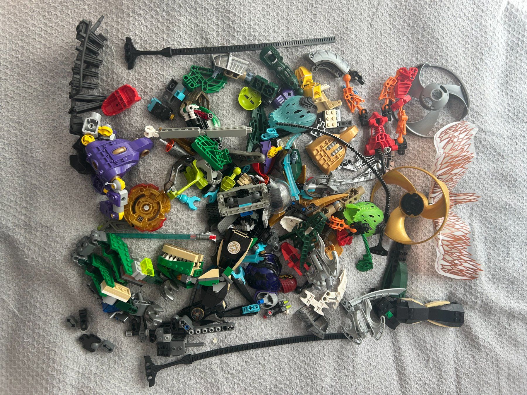 Lego Giocattoli: 900 Gramm Lego Bionicle Teile – Usato da Volketswil venduto da Daniel68ernst