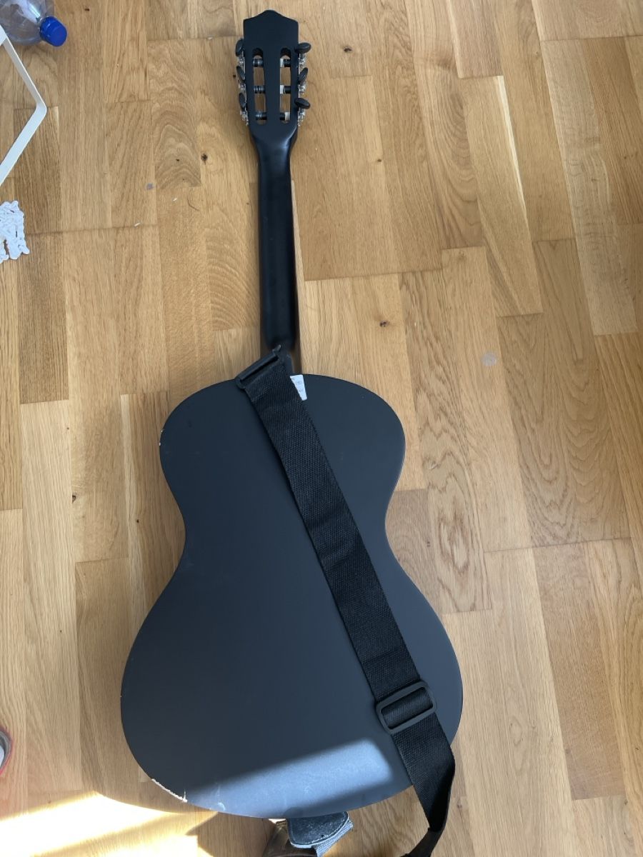 Strumenti musicali: Gitarre schwarz – Usato da Winterthur venduto da chi_tcv7 2