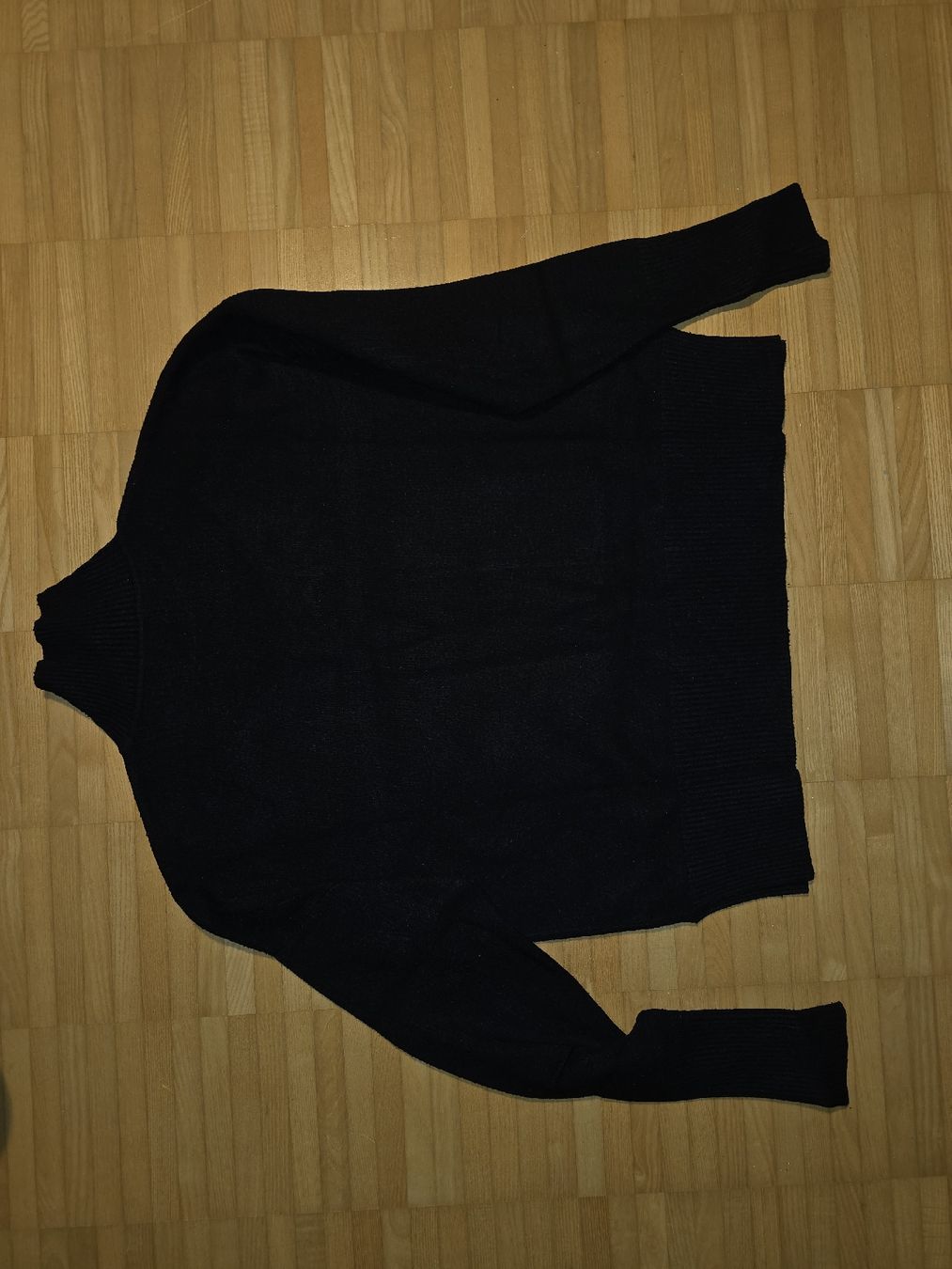 Maglioni & Felpe: Schwarzer Rollkragenpullover, Grösse XS, zeitloser Klassiker – Usato da St. Gallen venduto da A.W.128 3