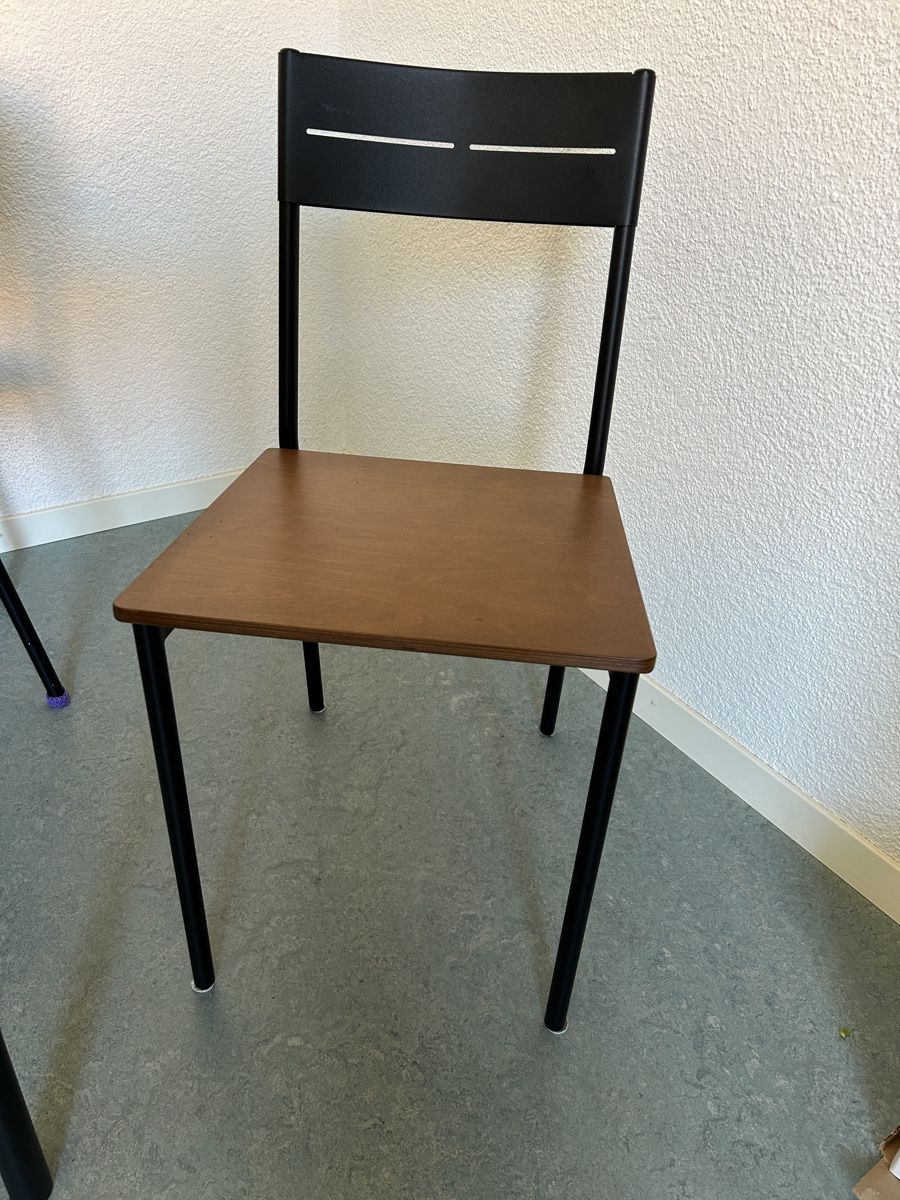 Ikea Set de table et chaises: Esstisch mit vier Stühlen – D'occasion à Bern par lisuuu 4