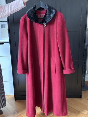 Vintage Wool Coat with Faux Fur Collar Classic Style!