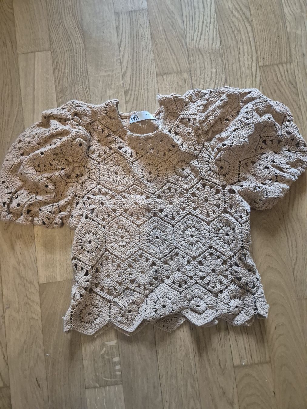 Zara Top: Zara crochet top, size M – Usato da Basel venduto da and_zvv7