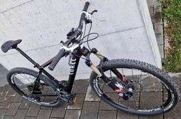 Mountainbike Canyon Modell Torel schwarz mit Federgabel