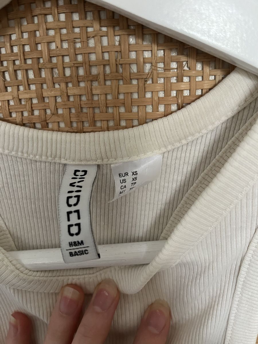H&M Top: Weißes Croptop von H&M – Usato da Zürich venduto da lou_q5l7 1