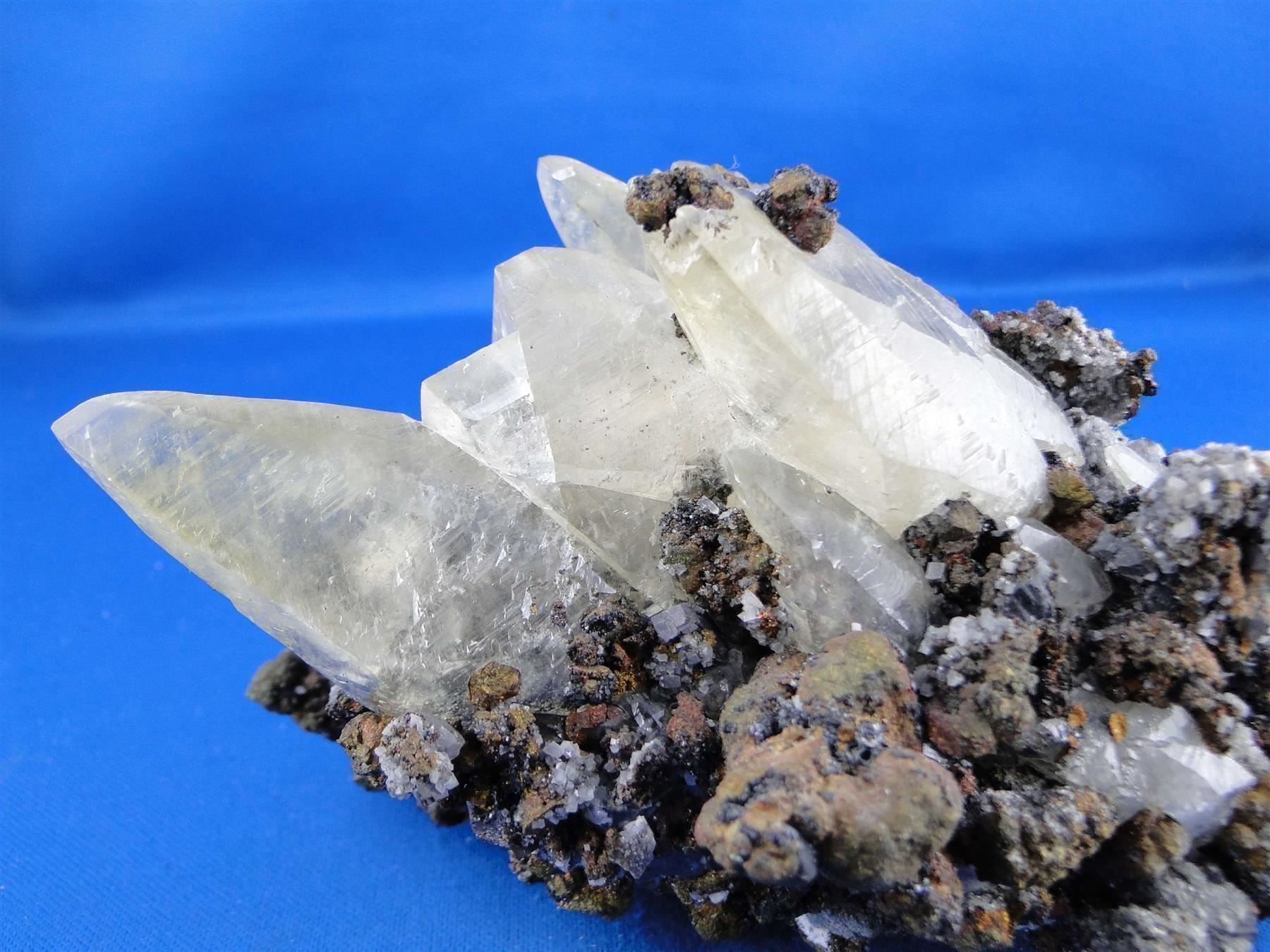 Minerali & Pietre curative: Calcit mit Chalkopyrit und Galena – Usato da Schinznach Bad venduto da Demerald 8