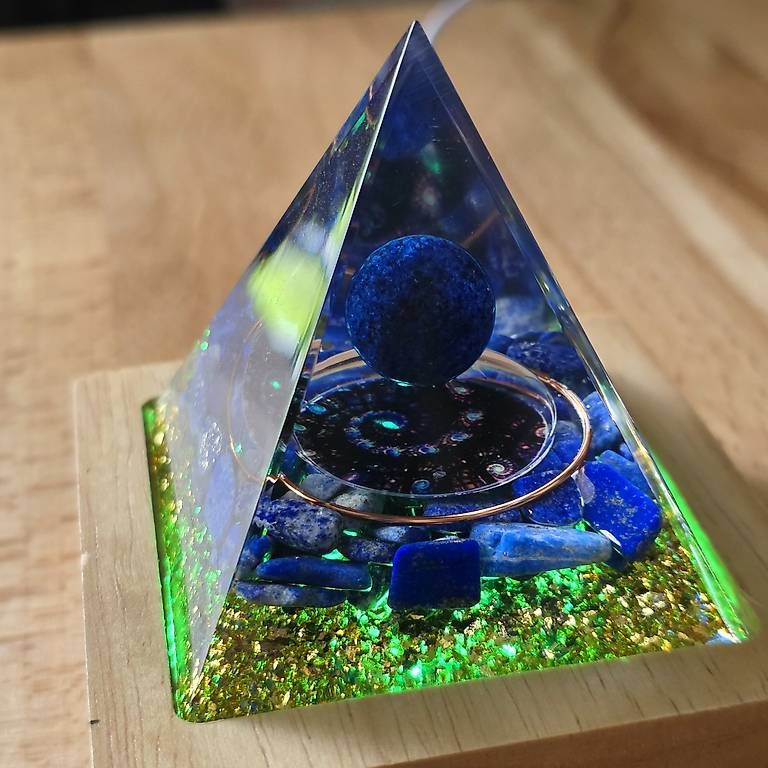 Minerali & Pietre curative: Pyramide Orgonite, Lapis-Lazuli, envoi compris  – Usato da Orbe venduto da Adaline.64 2