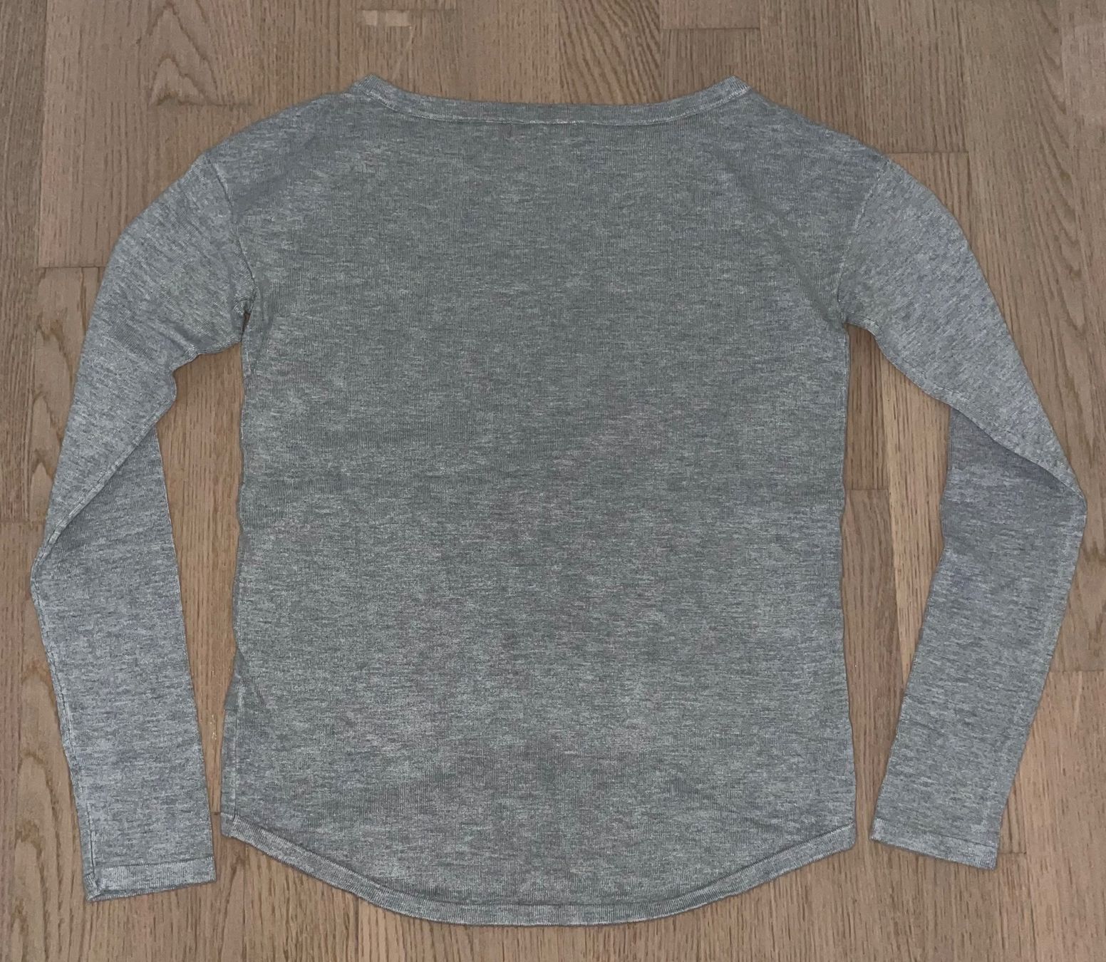 Guess Top: Haut - Guess – Nuovo (secondo la descrizione) da La Chaux-de-Fonds venduto da 19_po 2