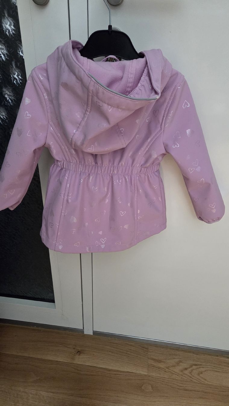 C&A Jacken & Mäntel: Softshelljacke rosa mit Herzmuster Grösse 92 von C&A – Gebraucht aus Rorschach von Hati.Og 2