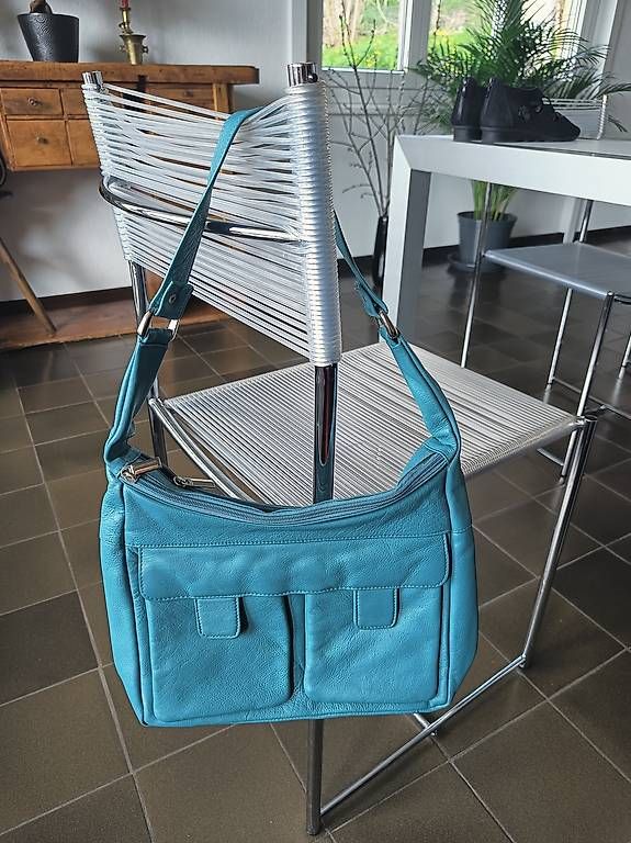 Borse da donna: Sac à main en cuir véritable  – Usato da La Chaux-de-Fonds venduto da agaric