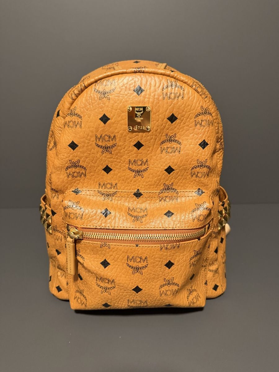 Mcm Zaini: MCM Stark Rucksack in Cognac mit Nieten – Nuovo (secondo la descrizione) da Zollikofen venduto da Danijela1983 8