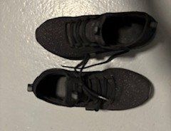 Schwarze Sportschuhe – leichter Sneaker Grösse 40