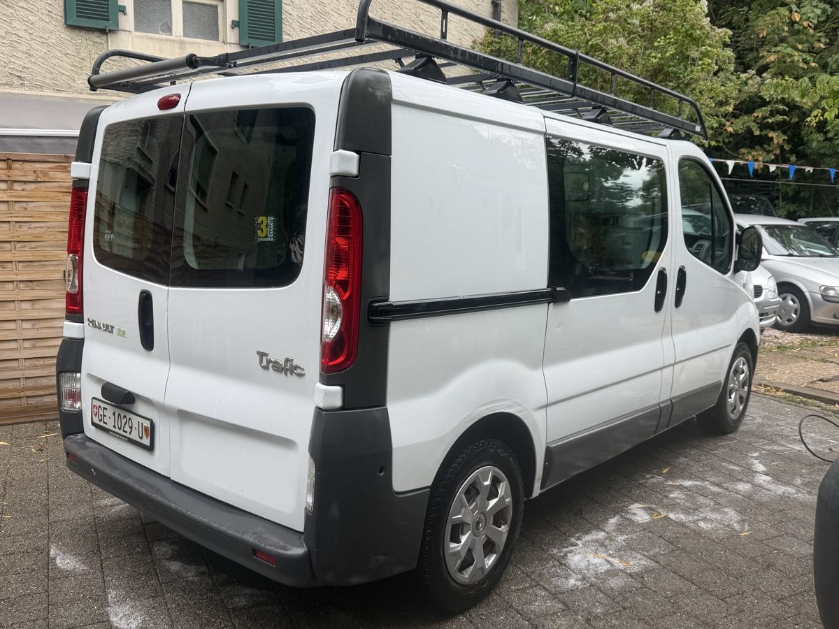 Renault Véhicules utilitaires: 1800 – D'occasion à Veyrier par Chessmann_Douane1255 2
