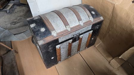Malle de voyage ancienne avec compartiment