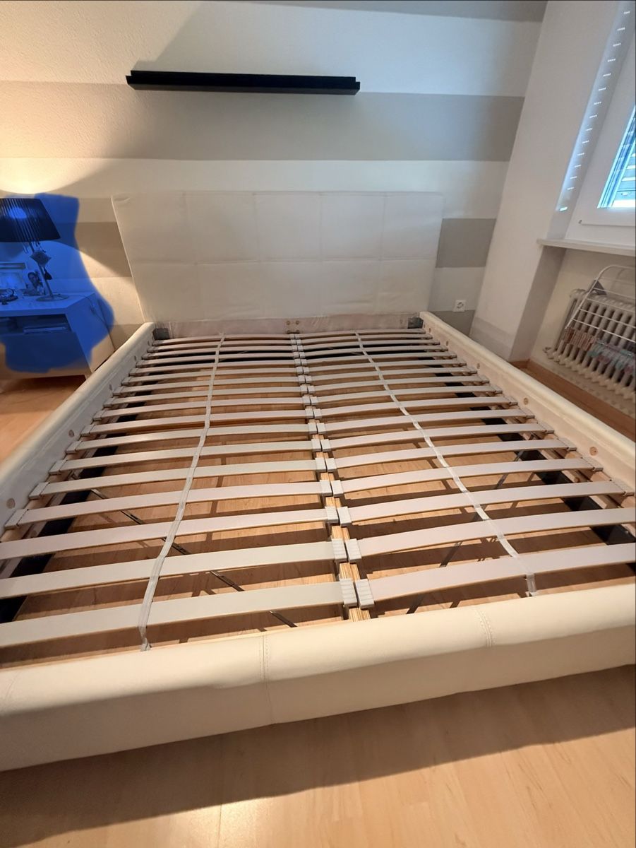 Letti: Cremefarbenes Bettgestell aus Kunstleder Ikea – Usato da Dübendorf venduto da nayibetha