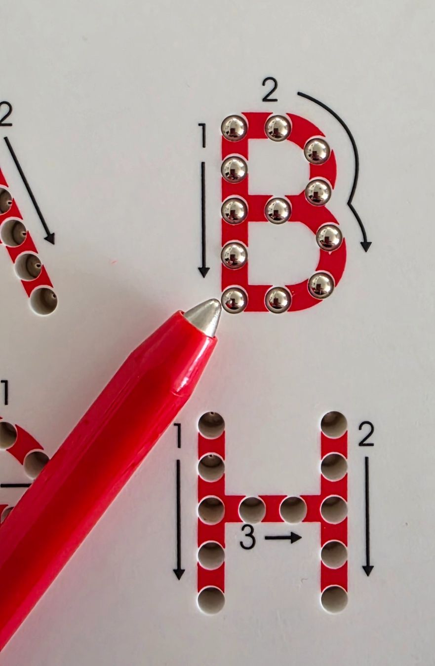 Spielzeuge: Buchstaben ABC / Magnettafel und Magnetstift – Gebraucht aus Mümliswil von muzimo 2