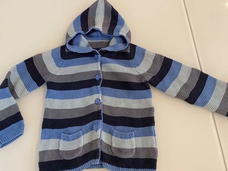 Schöne lässige Jungen Strickjacke von Tchibo