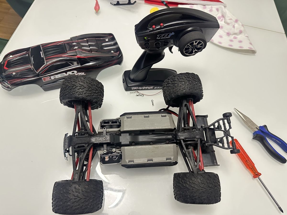 Traxxas RC Modellbau: Traxxas – Gebraucht aus Nebikon von sal_pvk8 7