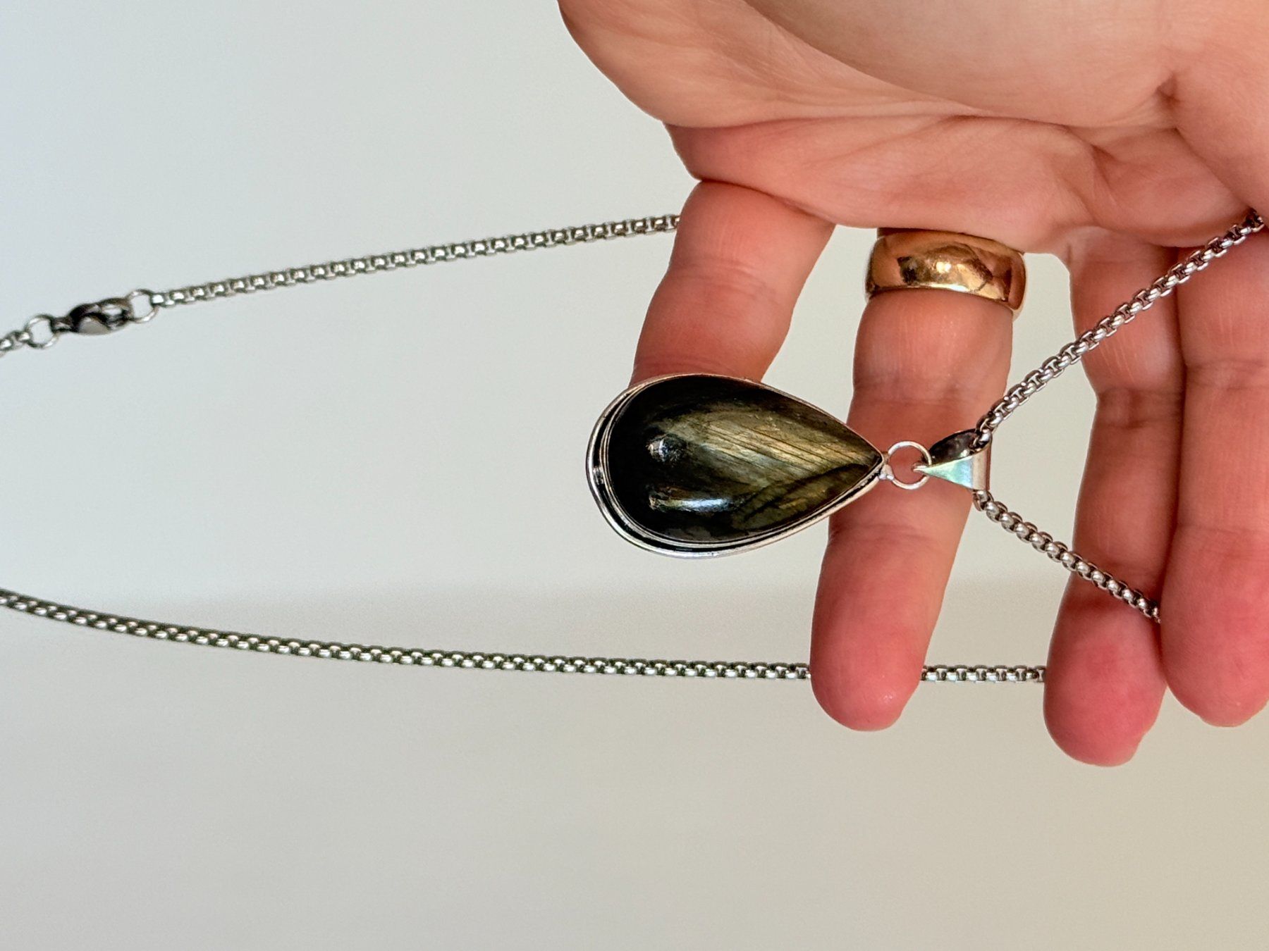 Catenine: Collier vintage avec pendentif pierre Labradorite – Nuovo e nell'imballaggio originale da Genève venduto da AWWA 6