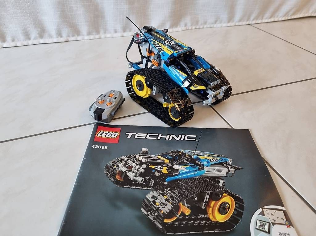 Jeux de construction: Lego Tecnic stunt racer 42095 – D'occasion à Pieterlen par Tobias2011