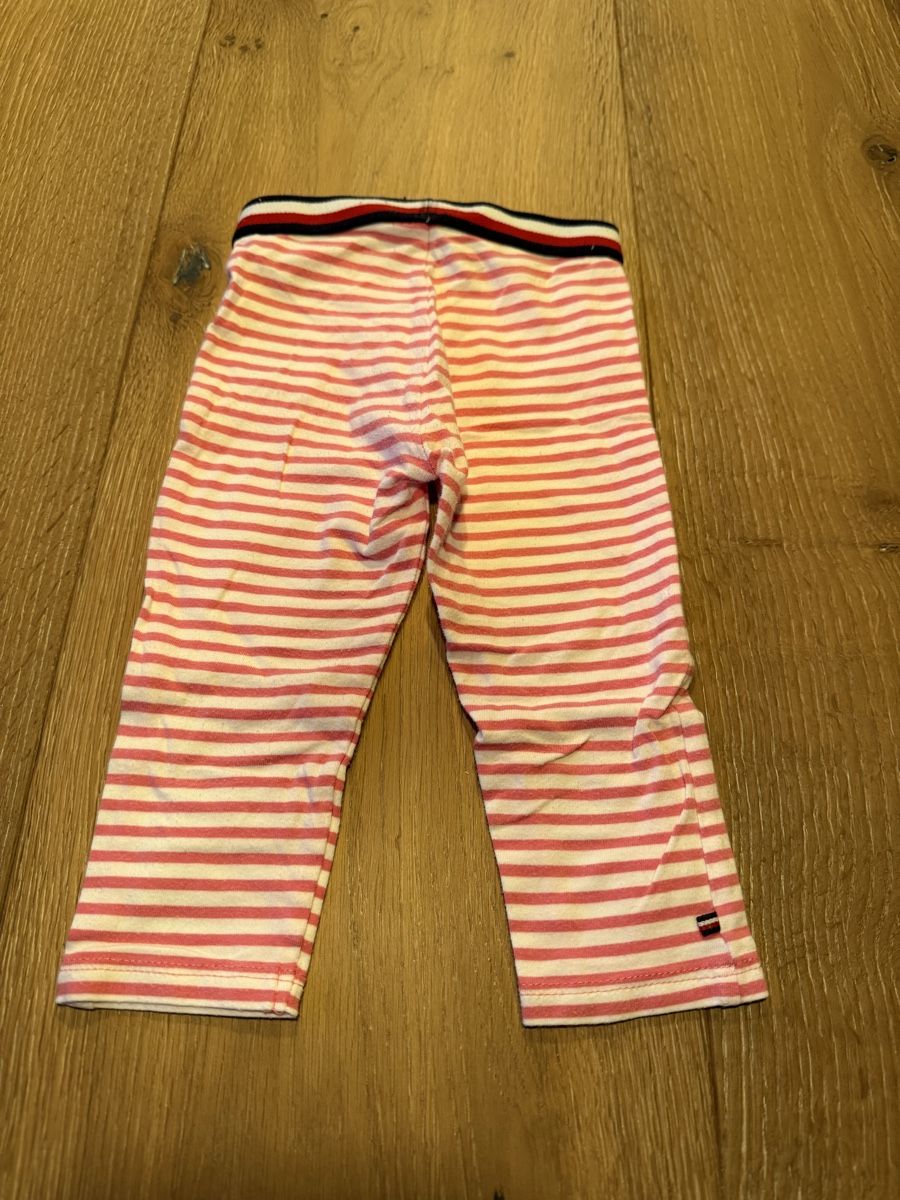 Tommy Hilfiger Pantaloni: Leggins Tommy Hilfiger Grösse 74 – Usato da Pragg-Jenaz venduto da gobrist 1