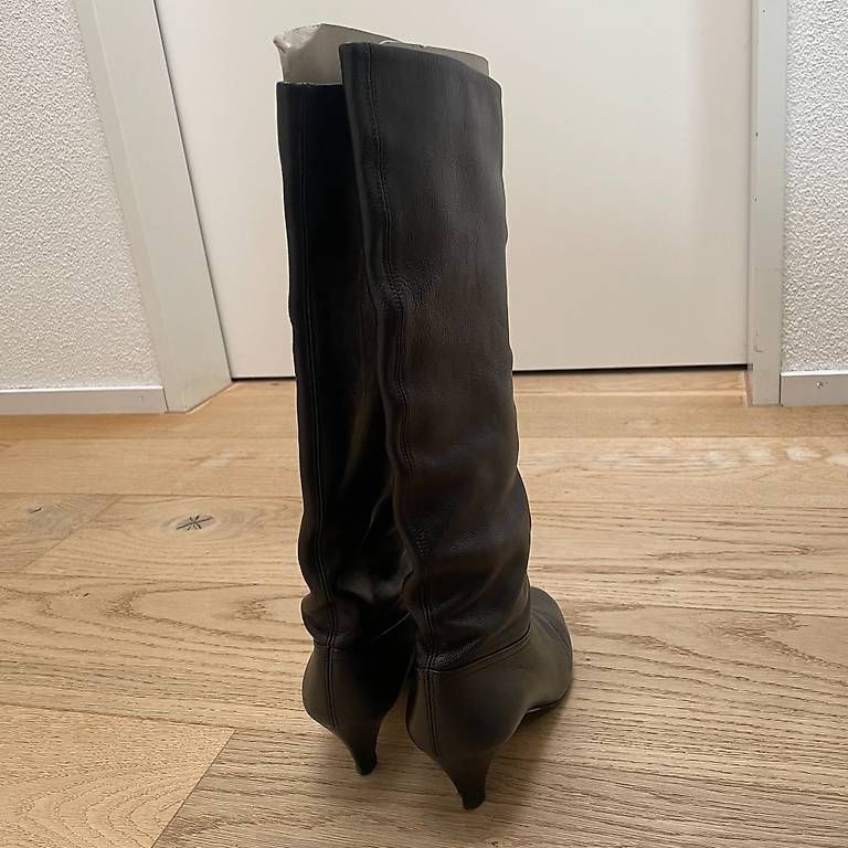 Bally Scarpe da donna: Lederstiefel von Bally Grösse 35 – Usato da Aarburg venduto da Qin3ze 2
