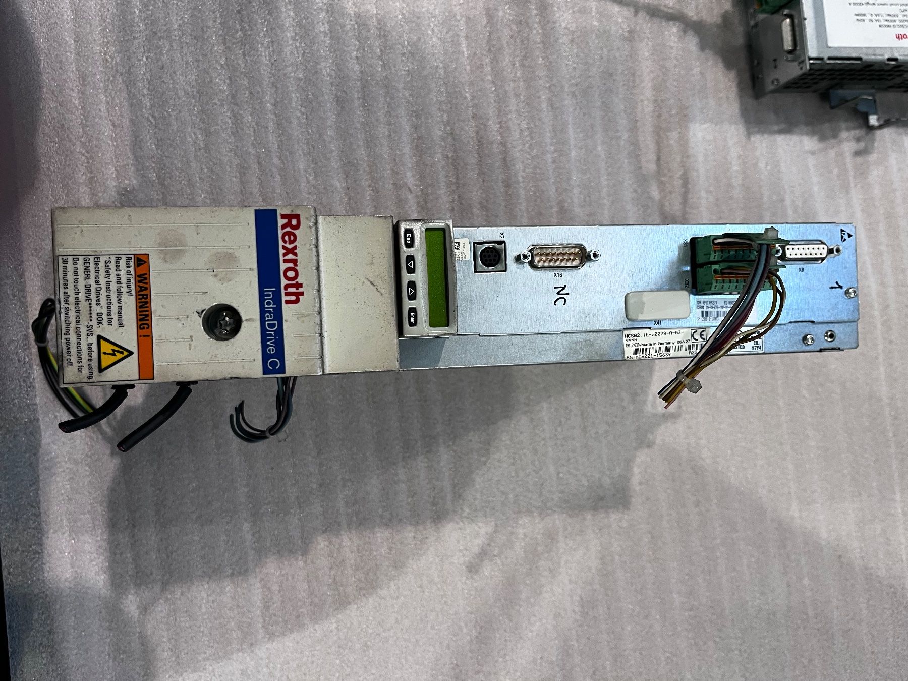 Bosch Elektronikbauteile: Bosch Rexroth IndraDrive HCS02 Kompaktumrichter – Gebraucht aus Horn von JoeyJacomet 1