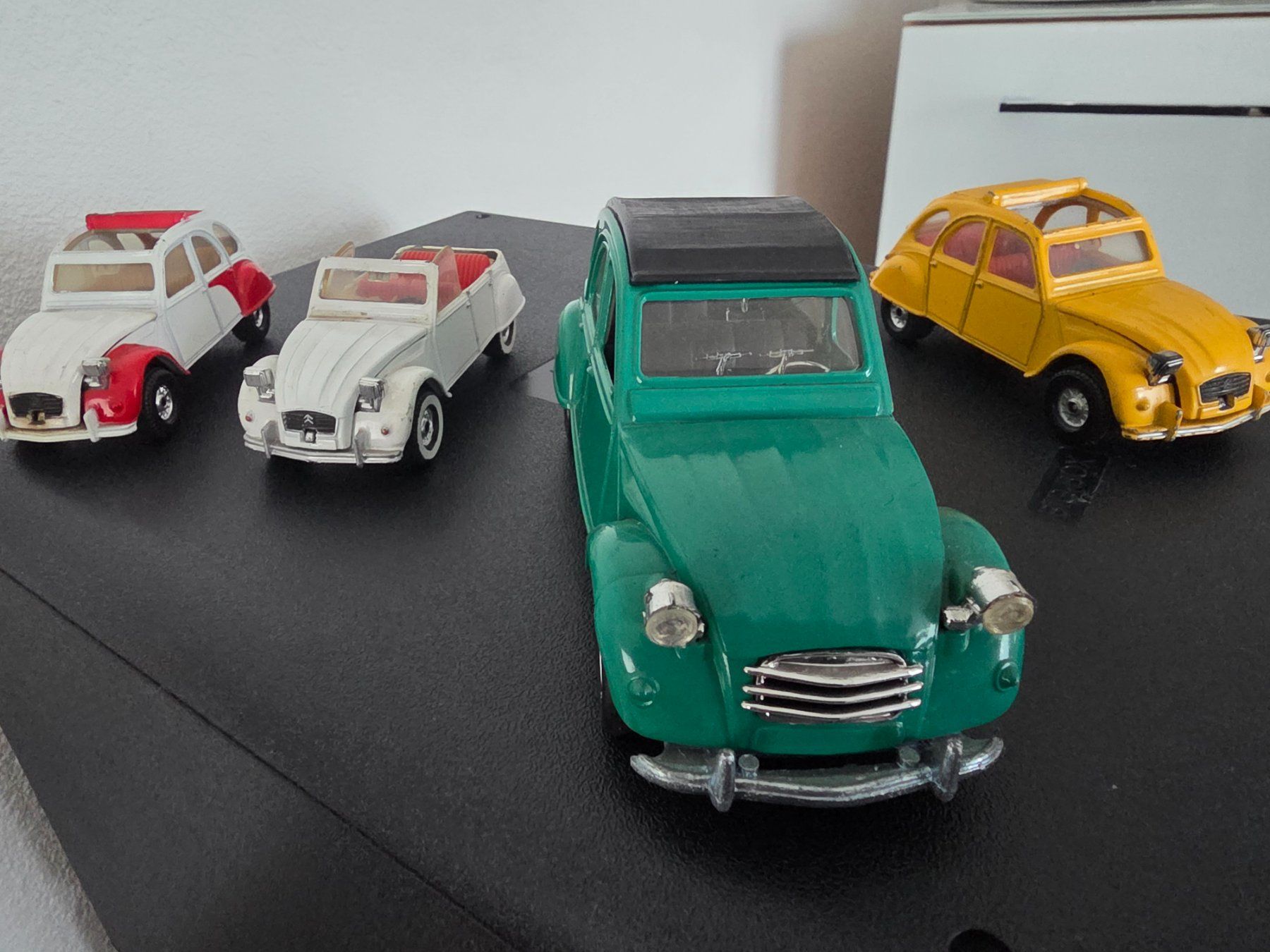 Citroën Modellautos: Vier Modellautos 2CV – Gebraucht aus Urtenen-Schönbühl von LILIE0207