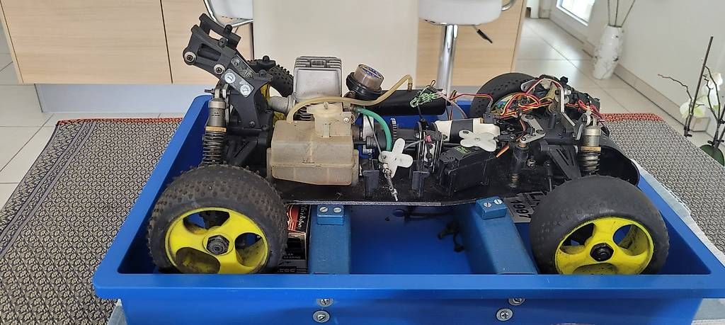 Modellautos: Modellauto mit Benzinmotor – Gebraucht aus Weinfelden von Balti64 2