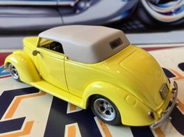 Hot Rod Ford 1937 Cabriolet. Made in USA.