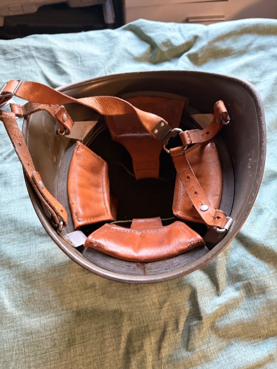 Uniformen & Effekten: Militär Helm – Gebraucht aus Naters von Headliner88 1