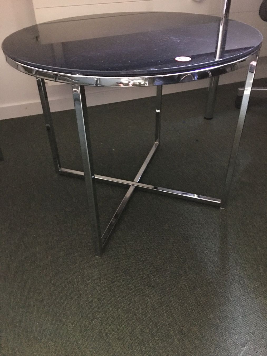Tavoli: Runder Couchtisch Chrom Glasplatte Durchmesser 45cm gebra... – Usato da Olten venduto da ELHANDEL 1