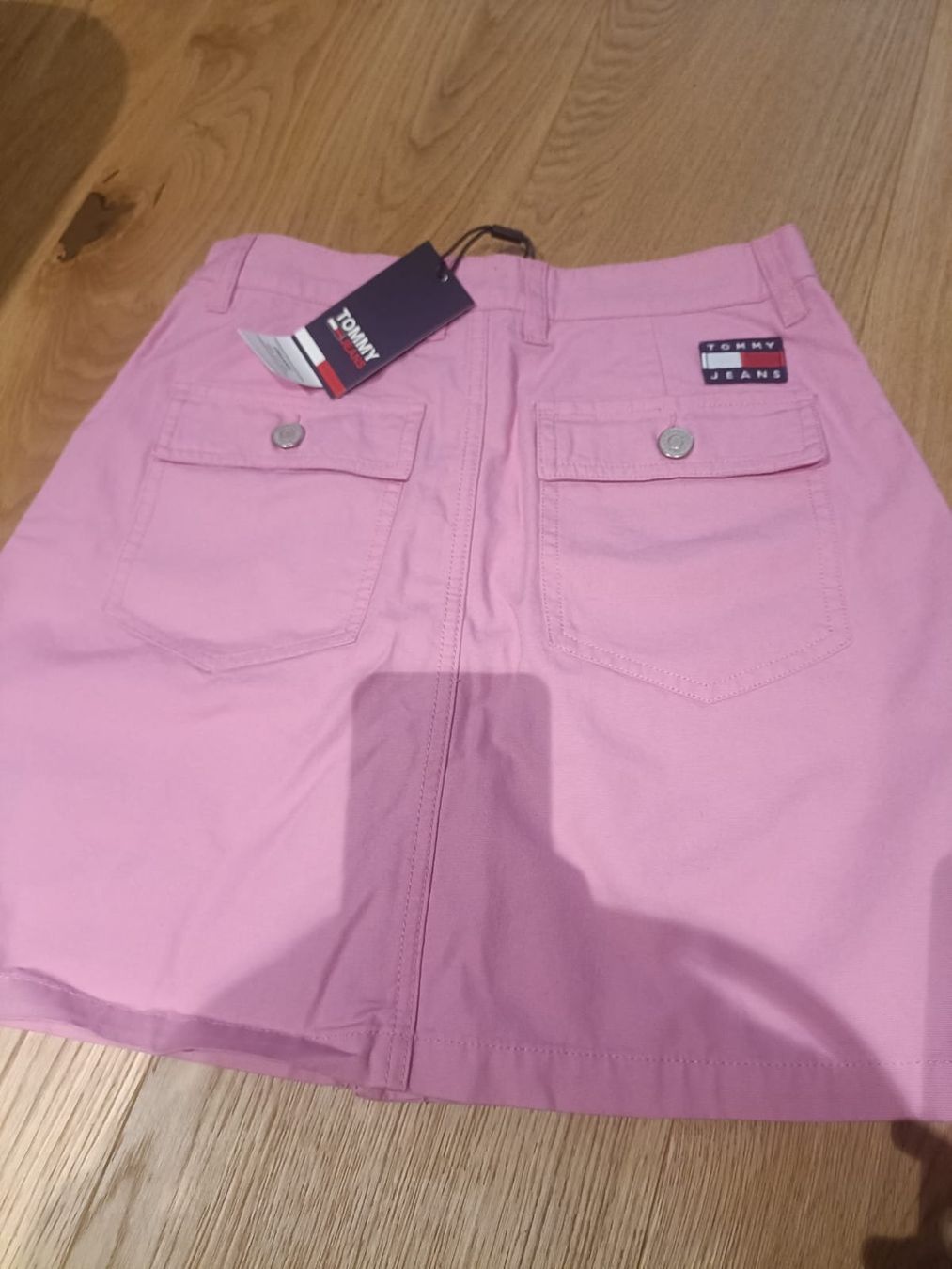 Tommy Hilfiger Gonne: Pinker Jeansrock von Tommy Jeans – Nuovo e nell'imballaggio originale da Brittnau venduto da ValeriaDeR 1