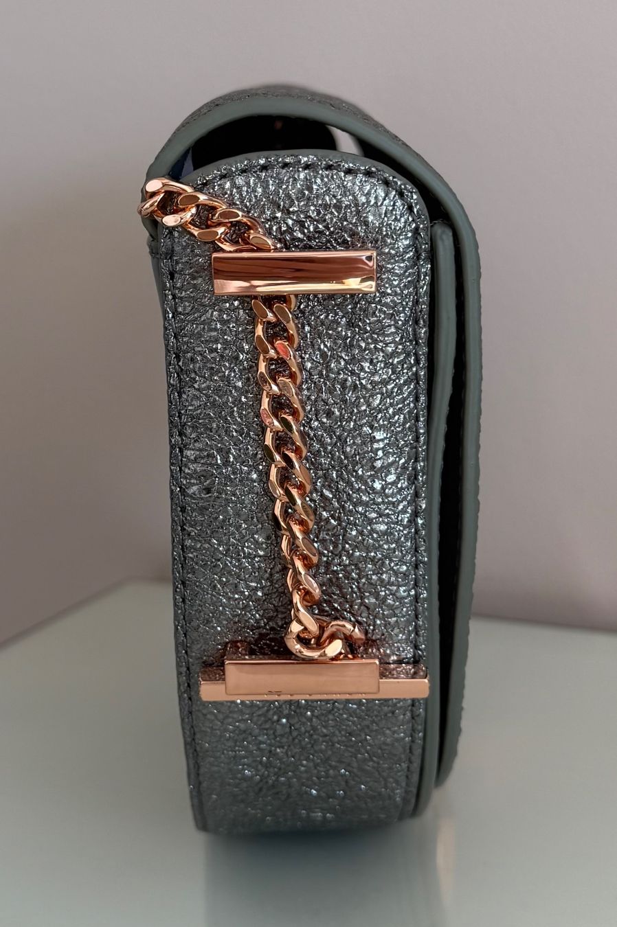 Ted Baker Taschen für Damen: Ted Baker Umhängetasche / glitzer-silber – Gebraucht aus Eichberg von Lolapop18 3