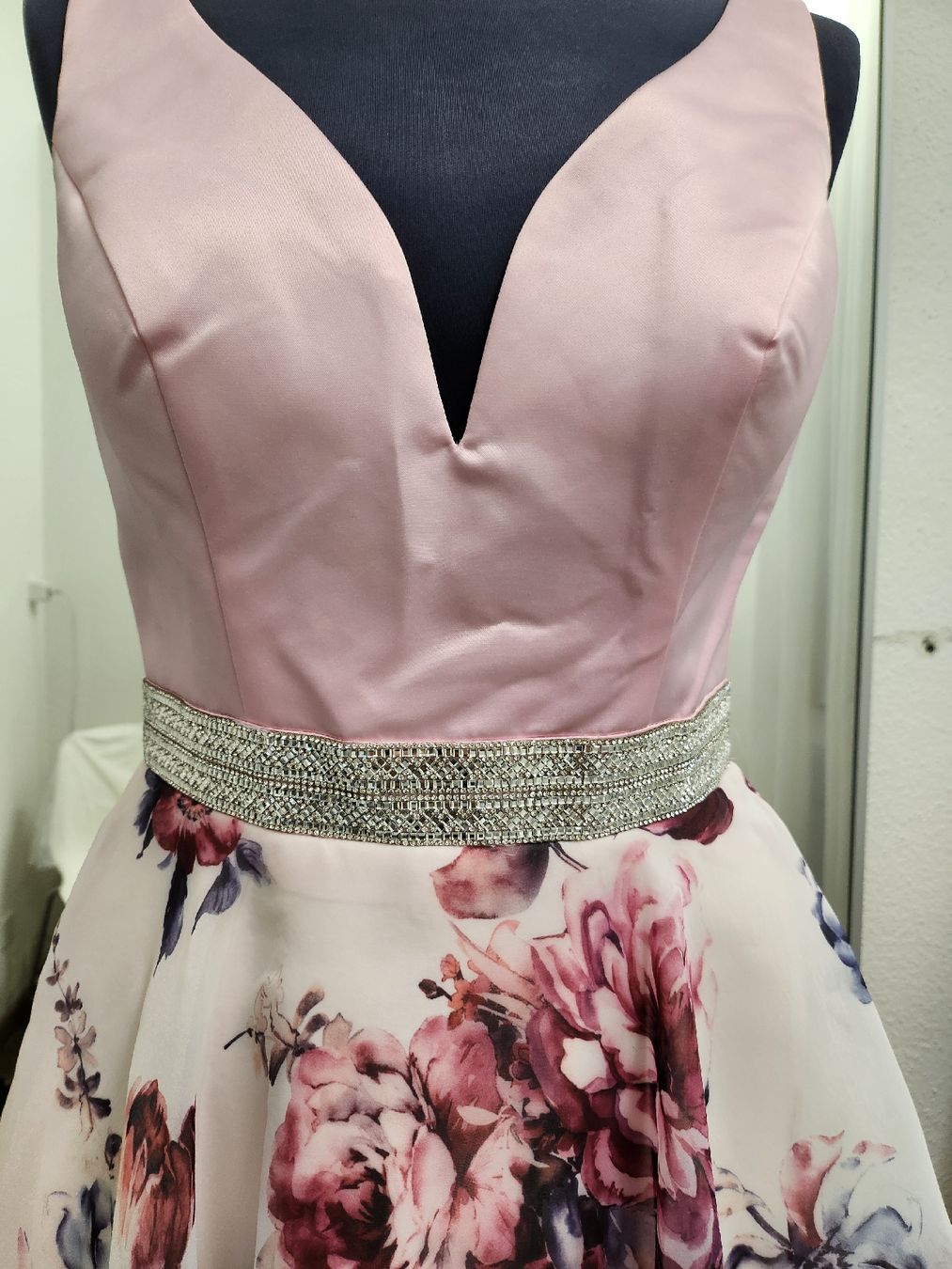 Vestiti: Blumen kleid – Nuovo (secondo la descrizione) da Uster venduto da VMT. 2