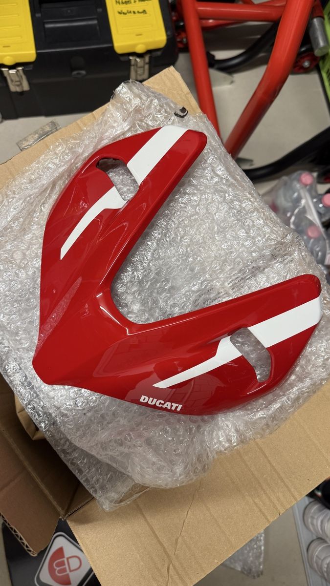 Ducati Alle Motorradersatzteile: Ducati Streetfighter Front Maske – Gebraucht aus Reinach BL von toobi