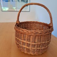 Runder Weidenkorb mit Henkel