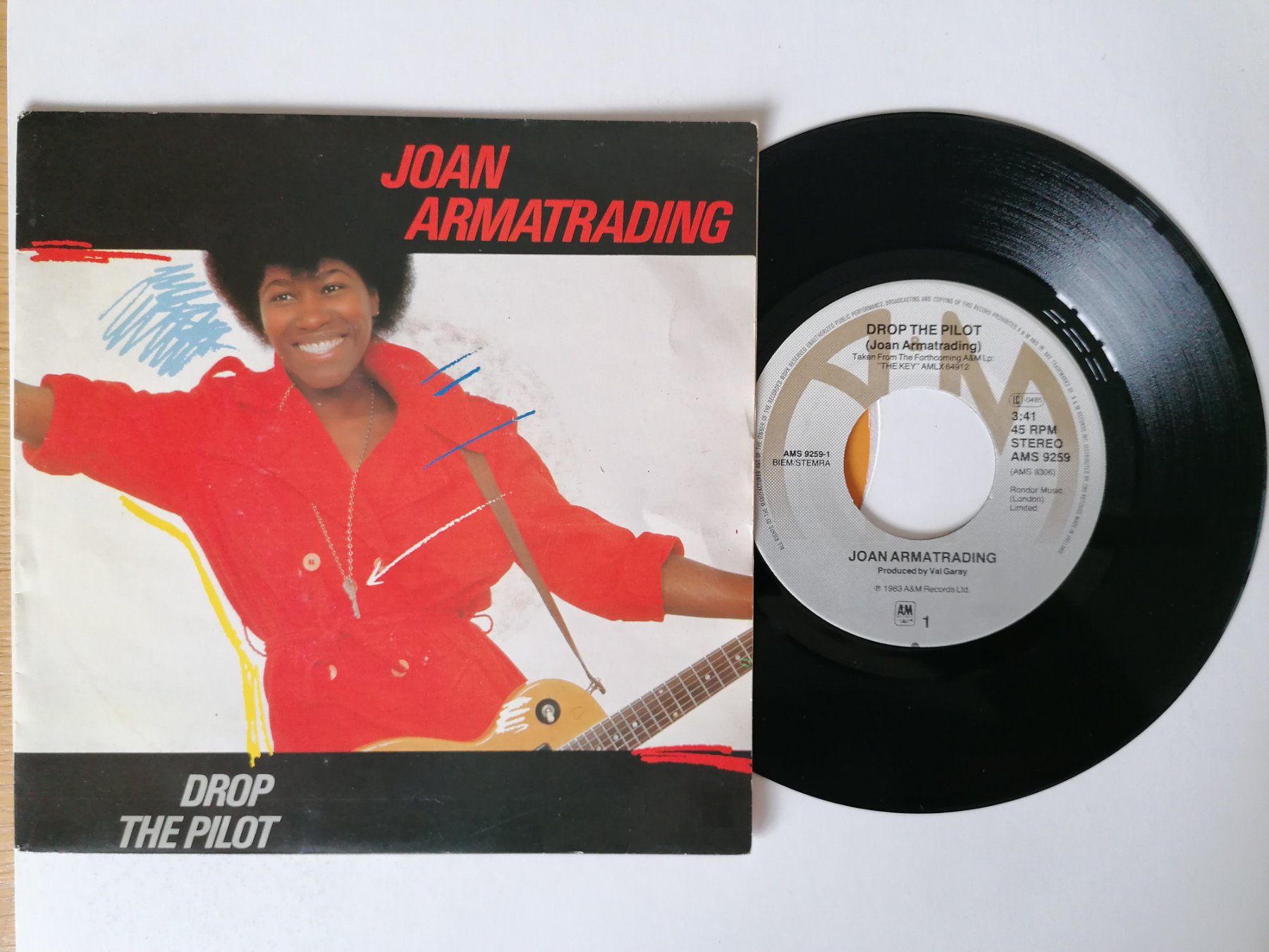 Dischi in vinile: Joan Armatrading - Drop The Pilot 7" Single – Usato da Beinwil am See venduto da Funkthesizer