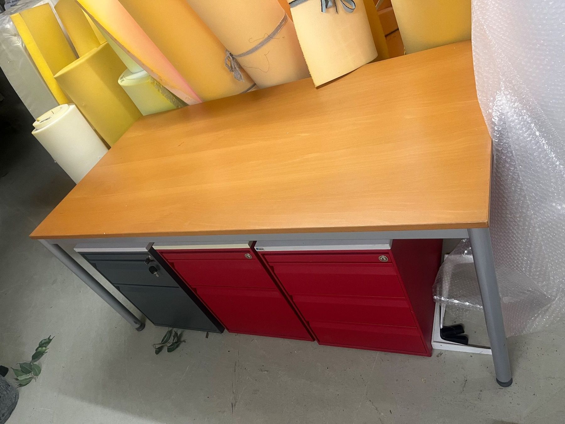 Scrivanie: Schreibtisch 160x80x69cm – Usato da Wilen b. Wollerau venduto da littleal
