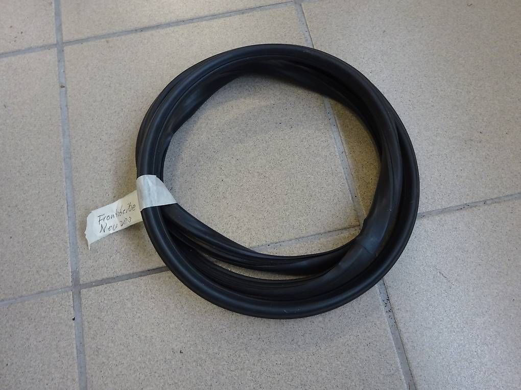 Sanitari: Frontscheibengummi zu Fiat 500 F – Nuovo (secondo la descrizione) da Andwil TG venduto da Grappa07