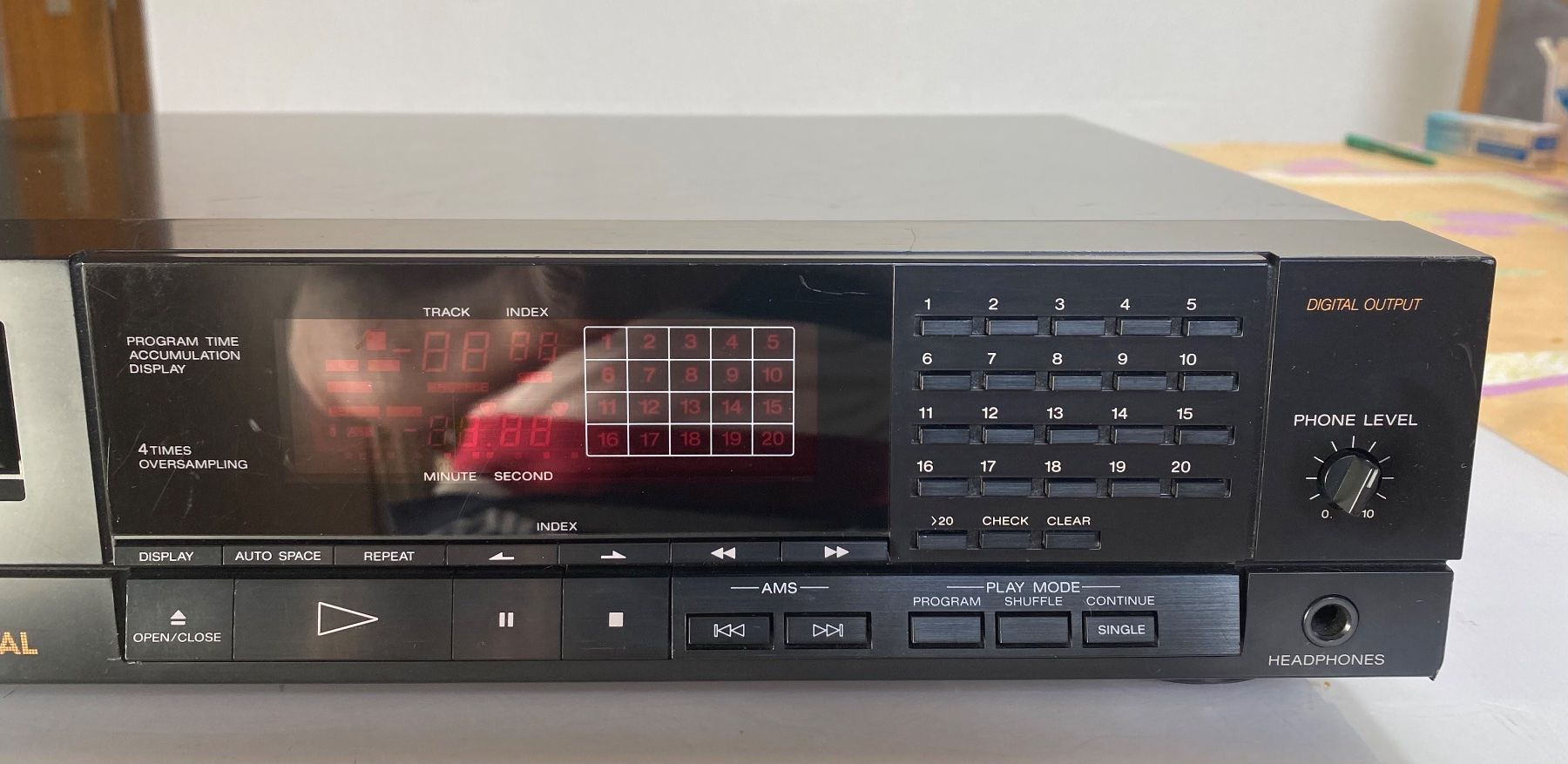 Sony Lettore multimediale & Streamer: Sony CDP-750 CD-Player – Usato da Oberglatt ZH venduto da Kumar2 3