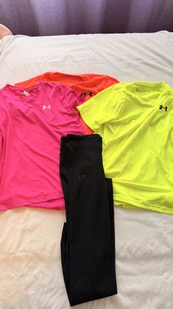 Lot vêtements sport Under Armour taille M état correct
