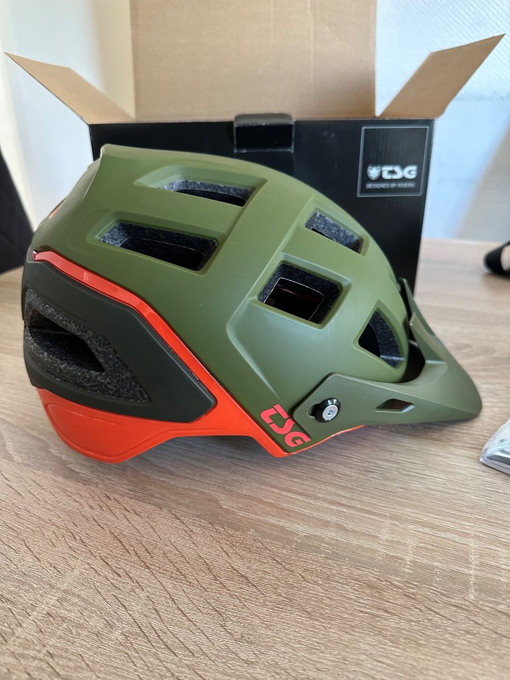 Caschi: Velo TSG - HELMET - SCOPE GRAPHIC DESIGN - ARMY MOSS-ORANGE – Nuovo e nell'imballaggio originale da Buchrain venduto da ant_7tbz 2