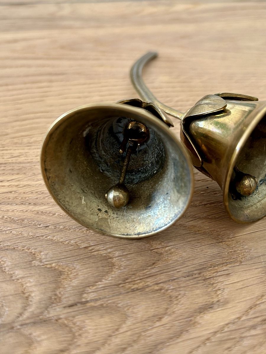 Campanacci mucche: Vintage Doppelglocke aus Messing Blumenform – Usato da Wettingen venduto da Mmccl 7