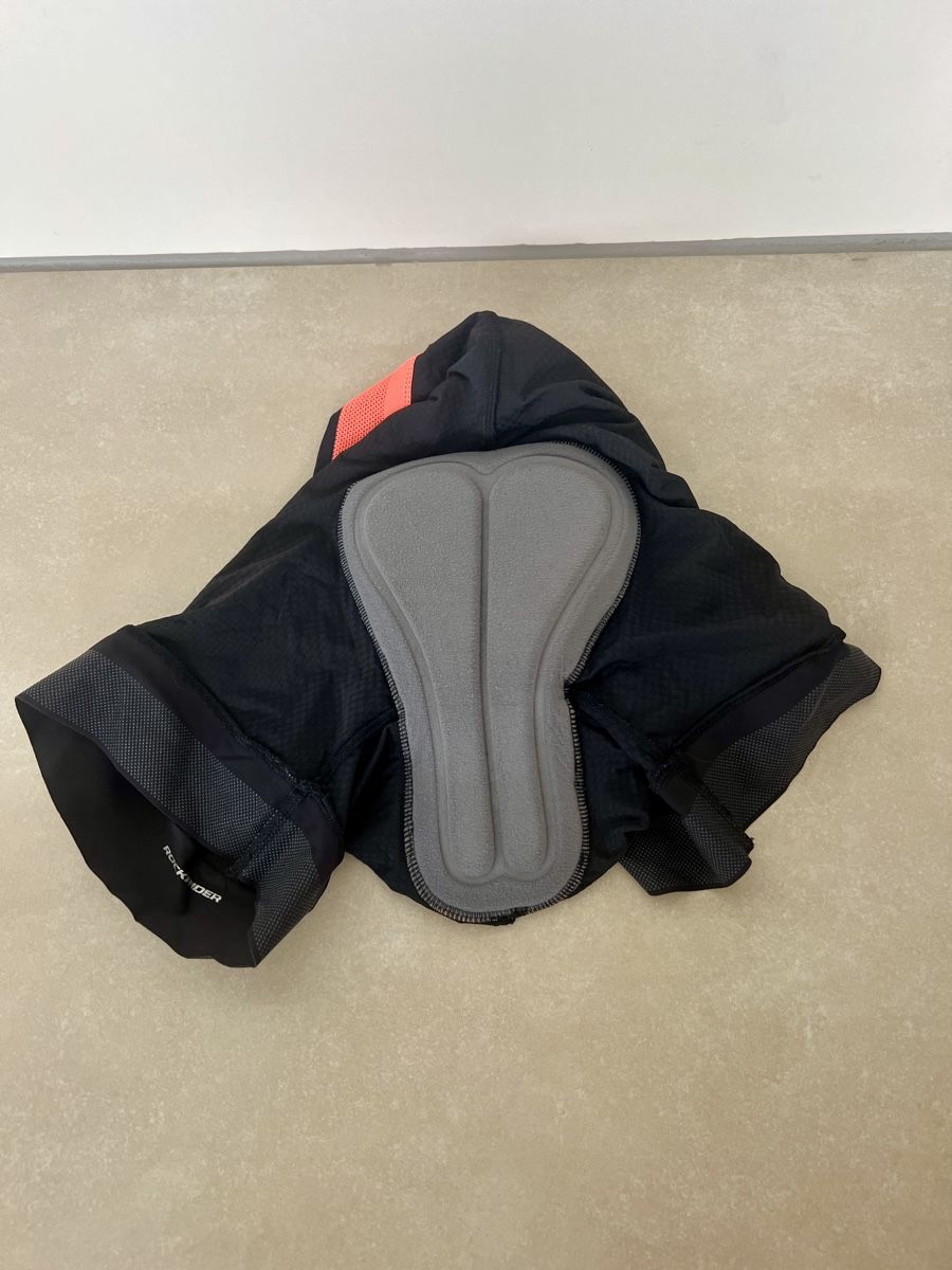 Decathlon Pantaloni: Schwarze Velohose Grösse M – Usato da Zürich venduto da peachjess 1