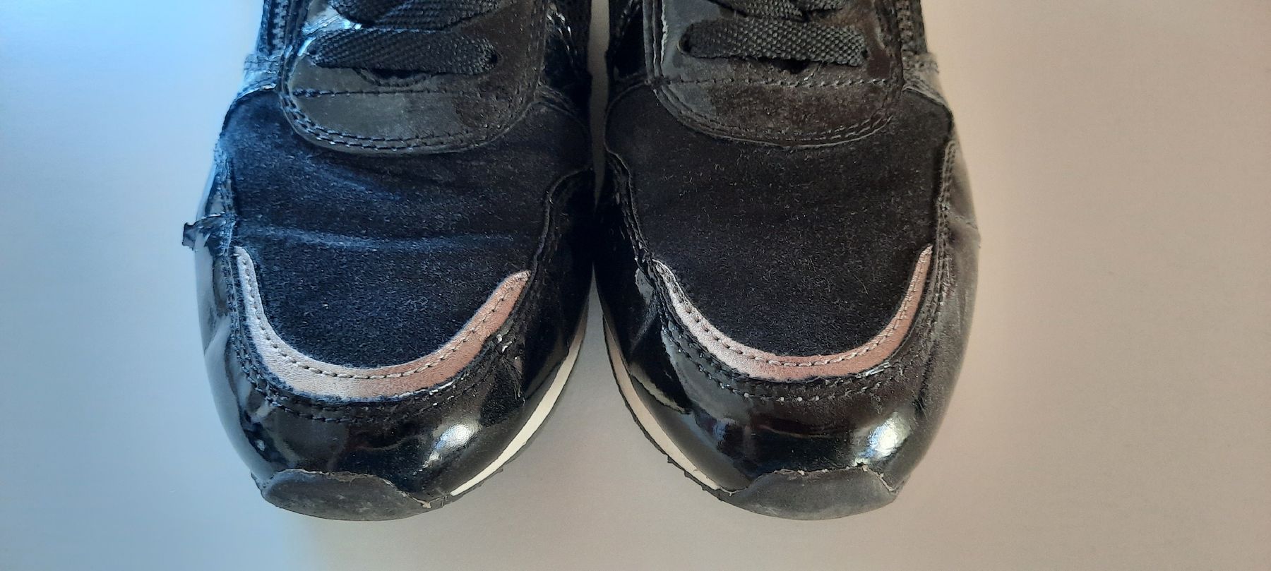 Tamaris Damenschuhe: ***TAMARIS*** Sneakers schwarz-glänzend Gr 40 – Gebraucht aus Wädenswil von H2H_Secondhandshop 2