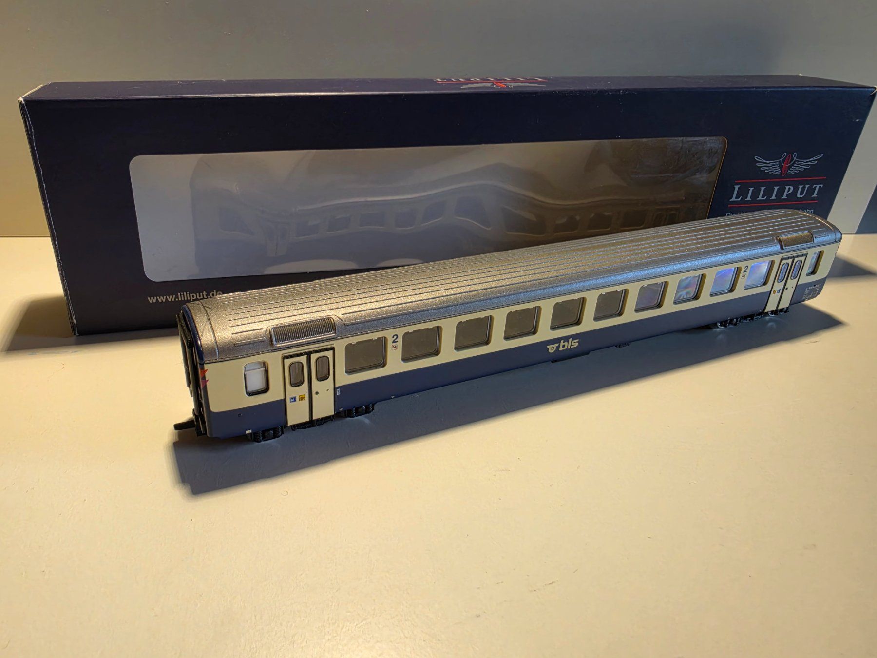 Liliput Modellini di ferrovie: Liliput L334977 AC 2. Klasse BLS éclairage intérieur et ... – Usato da Sugiez venduto da 0NEFIVE 1
