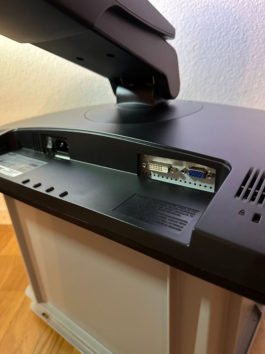 Samsung Monitore: Monitor - Samsung SyncMaster 2443 – Gebraucht aus Luzern von ahabeler 2