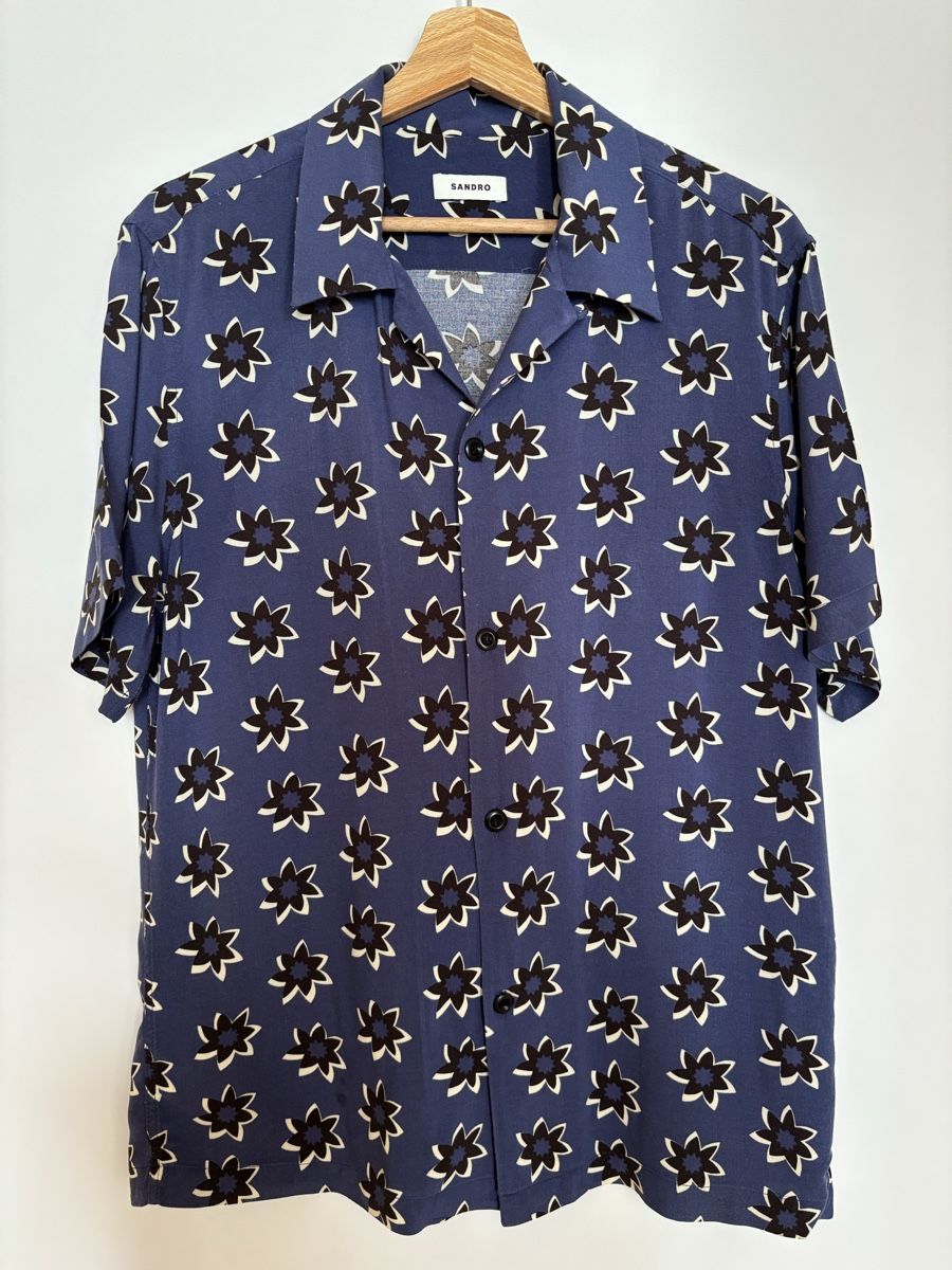 Sandro Camicie: Sandro Paris Herrenhemd Blau mit Blumenmuster Gr. M – Usato da Vevey venduto da LeDressingChic