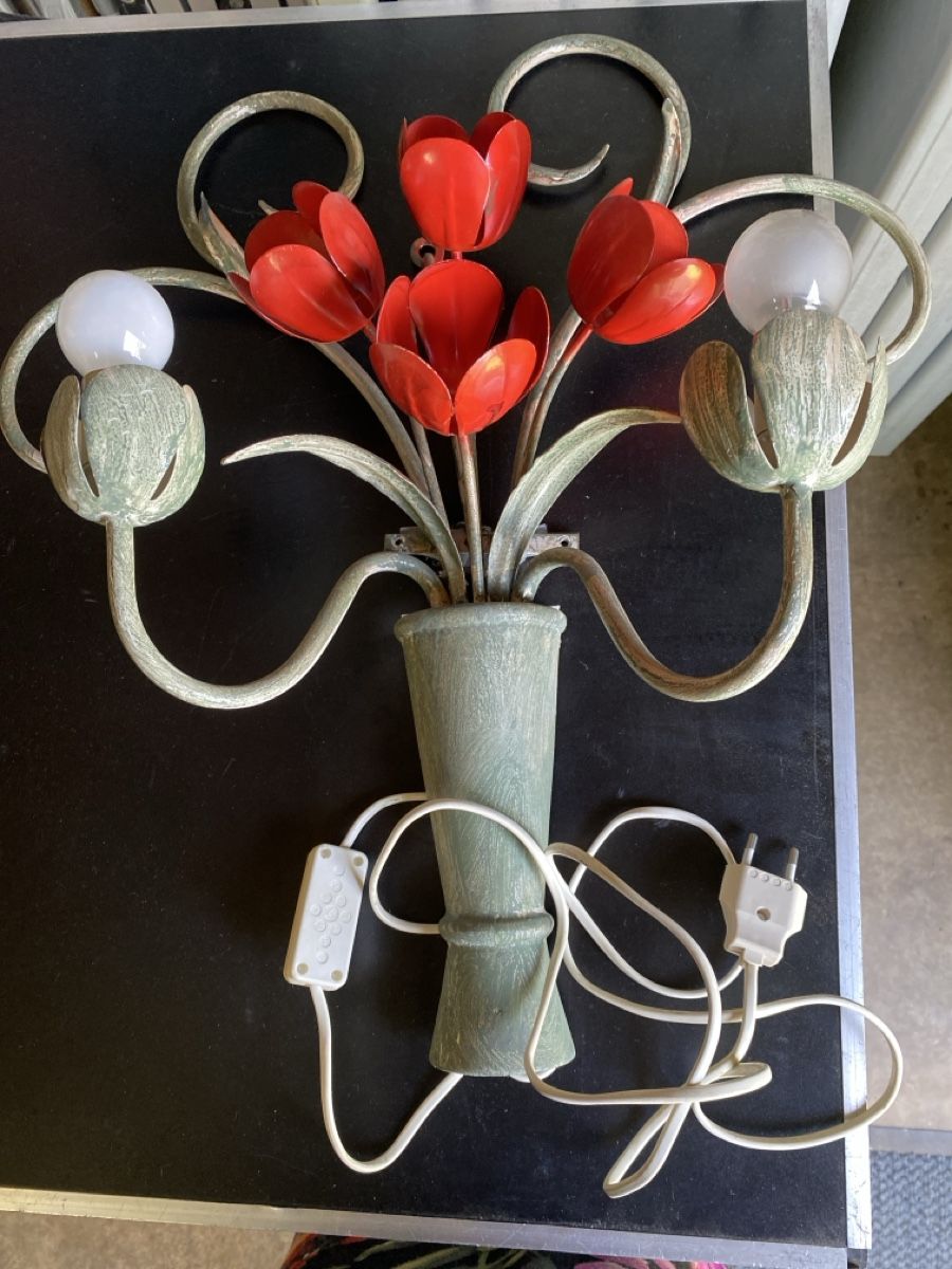 Lampen: 2 identische Wandlampen, Flowerstyle, extravagant – Gebraucht aus Hunzenschwil von Smiles 1